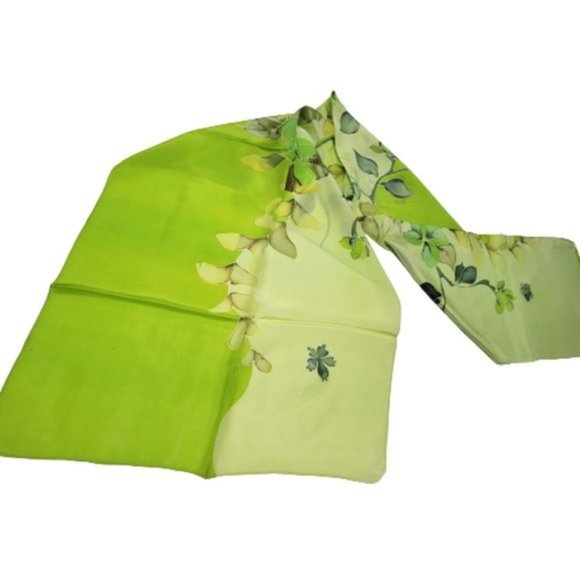 Silk Handpainted Rectangular Scarf in a two tone Green with a floral motif - NEW - Picture 7 of 7